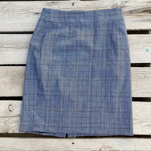 Banana Republic Dresses & Skirts - Banana republic woman’s petite gray skirt 4 P